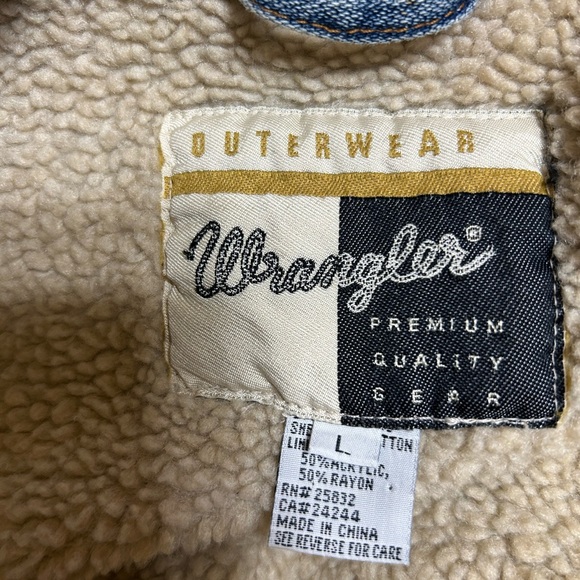Wrangler Blue Denim Vest with Cream Sherpa Collar - Picture 3 of 5